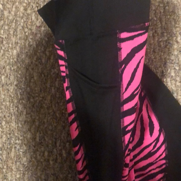 LuLaRoe fearless workout capris - Picture 4 of 5